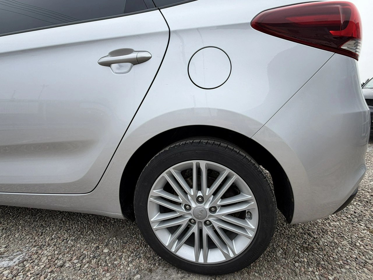 Kia Carens - Zdjęcie 14