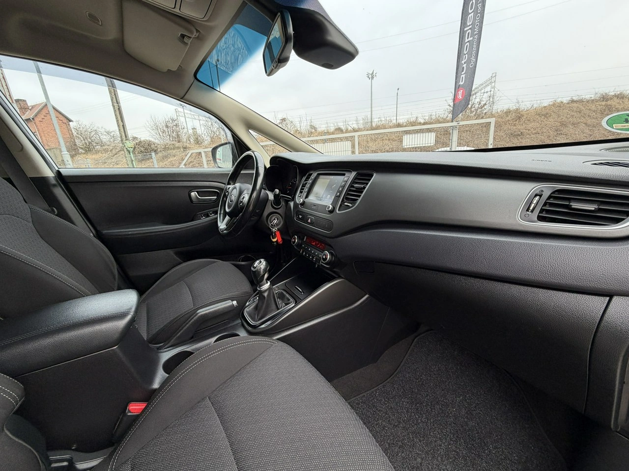 Kia Carens - Zdjęcie 16