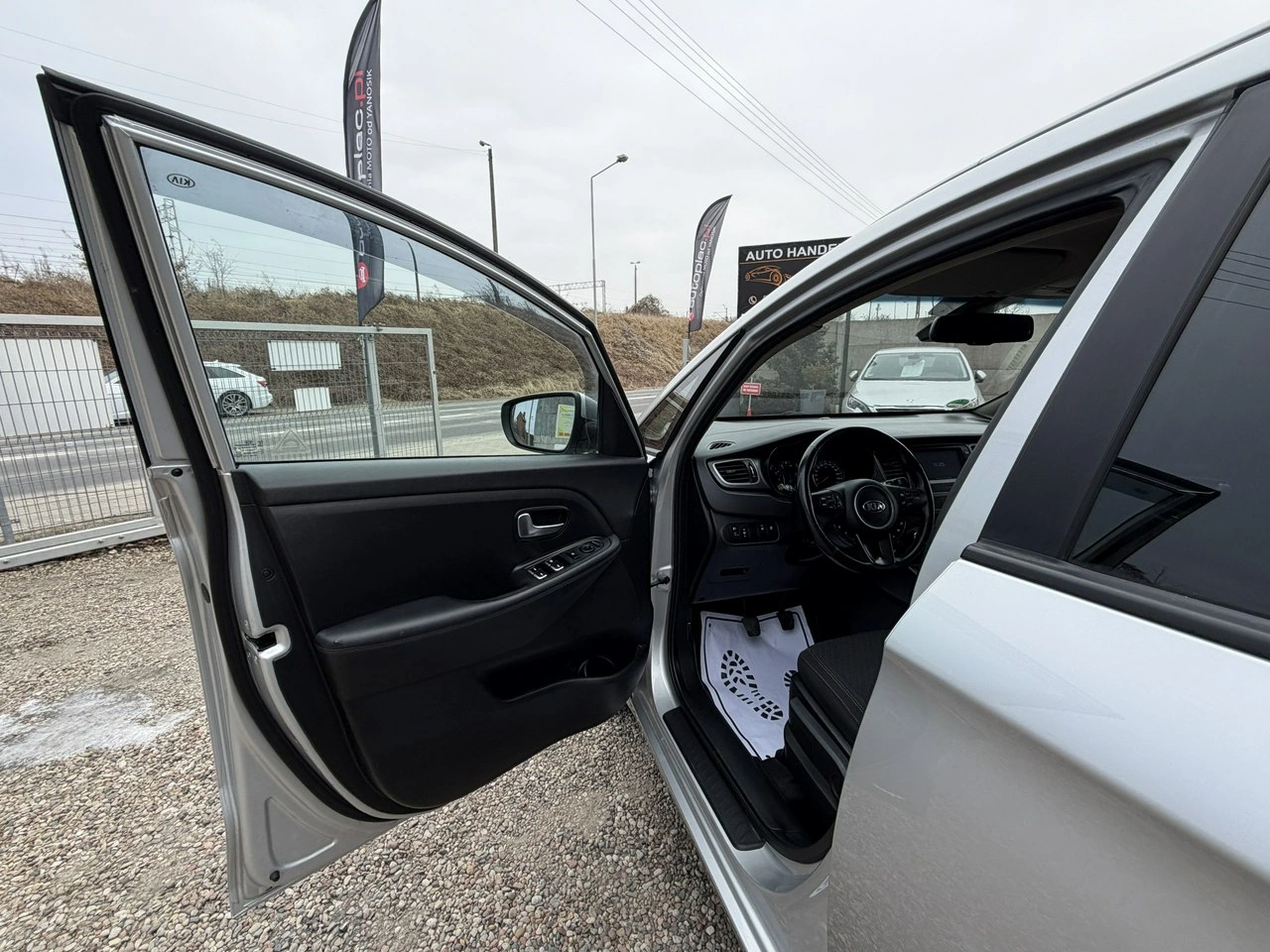 Kia Carens - Zdjęcie 28