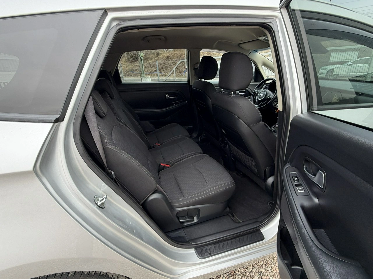 Kia Carens - Zdjęcie 8