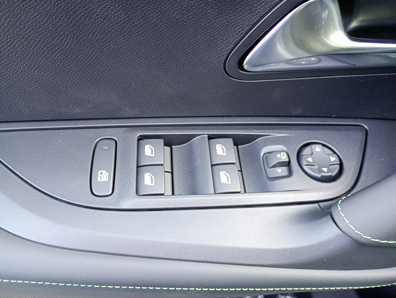 Peugeot 2008 - Zdjęcie 9