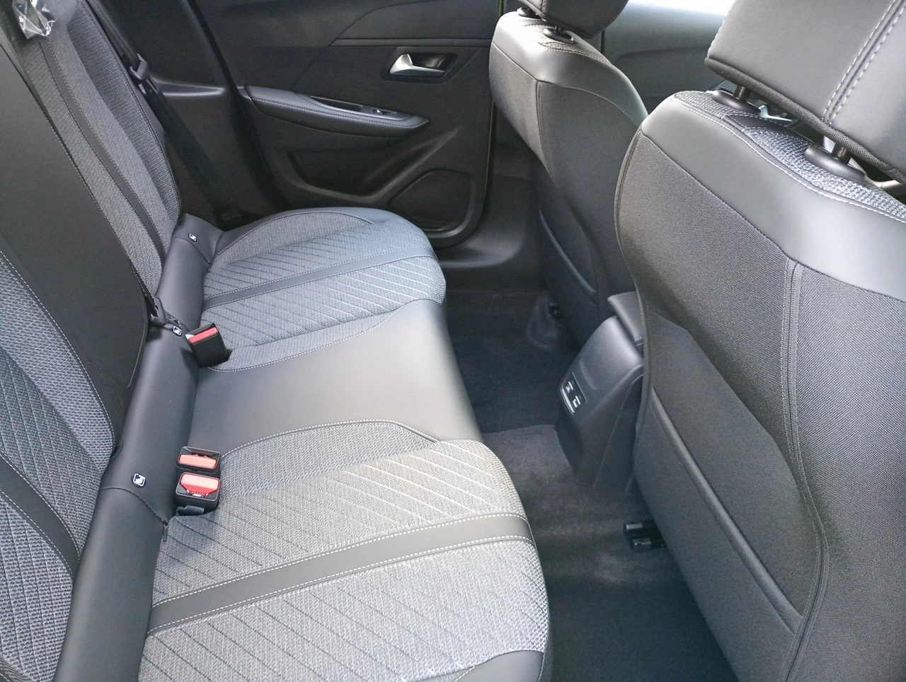 Peugeot 208 - Zdjęcie 14