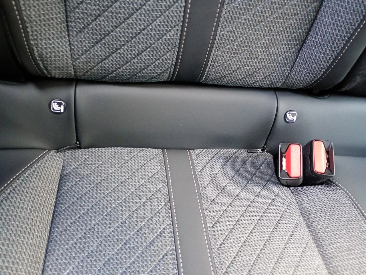 Peugeot 208 - Zdjęcie 15