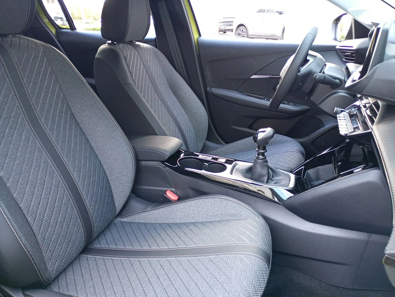 Peugeot 208 - Zdjęcie 16