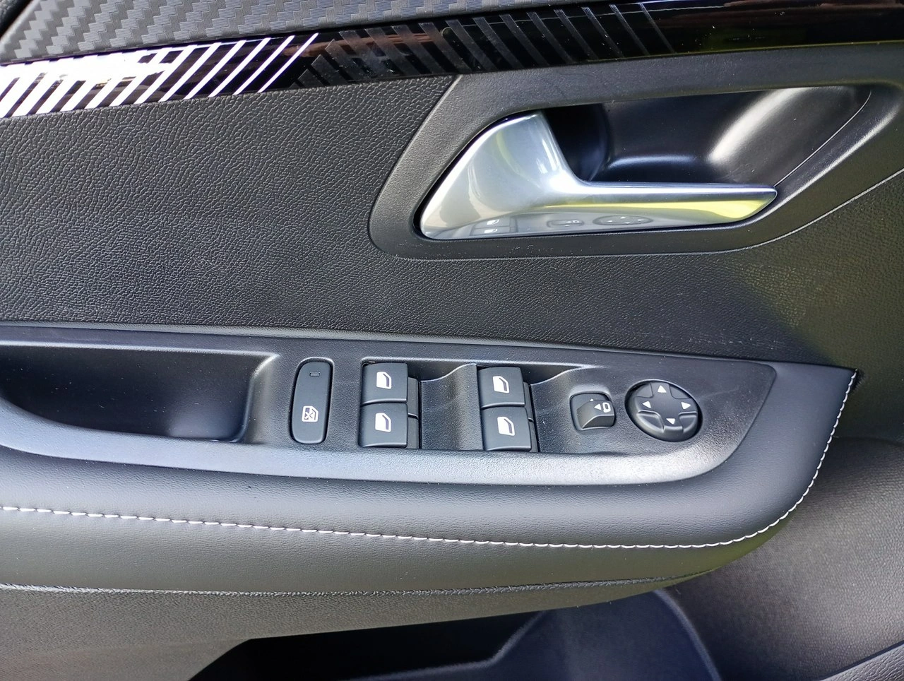 Peugeot 208 - Zdjęcie 20