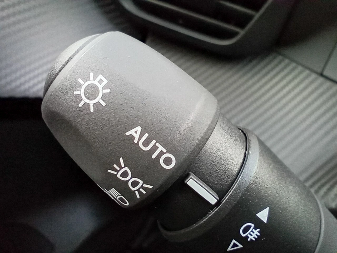 Peugeot 208 - Zdjęcie 22