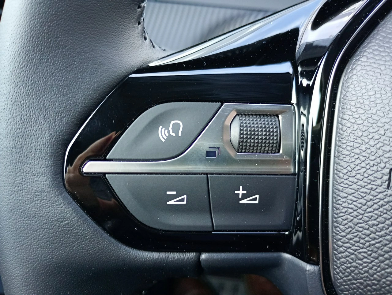 Peugeot 208 - Zdjęcie 23