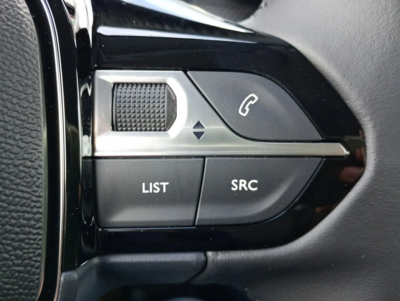 Peugeot 208 - Zdjęcie 24