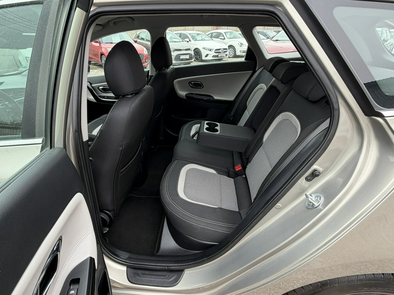 Kia Ceed - Zdjęcie 8