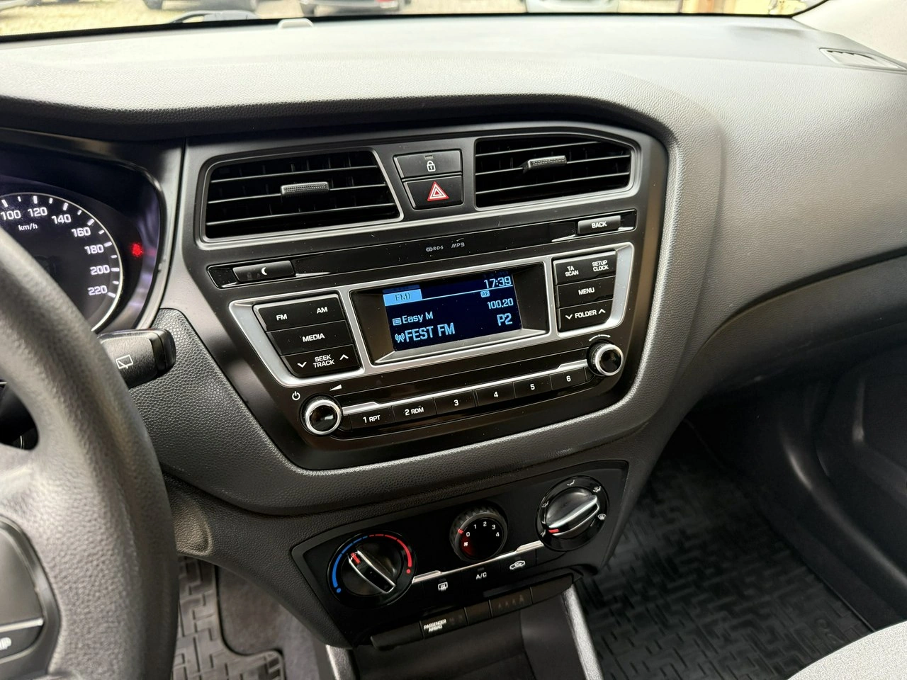 Hyundai i20 - Zdjęcie 16