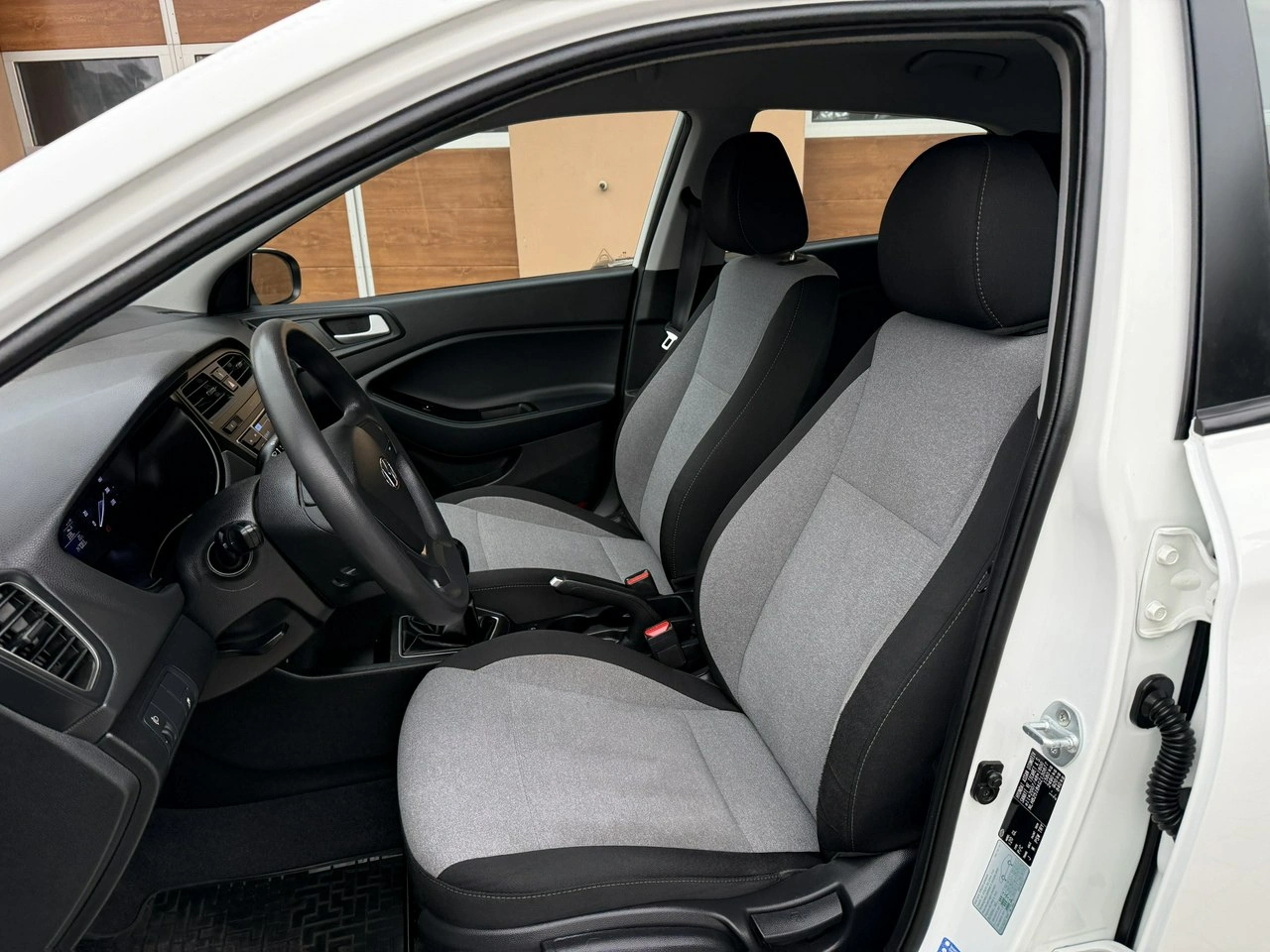 Hyundai i20 - Zdjęcie 17