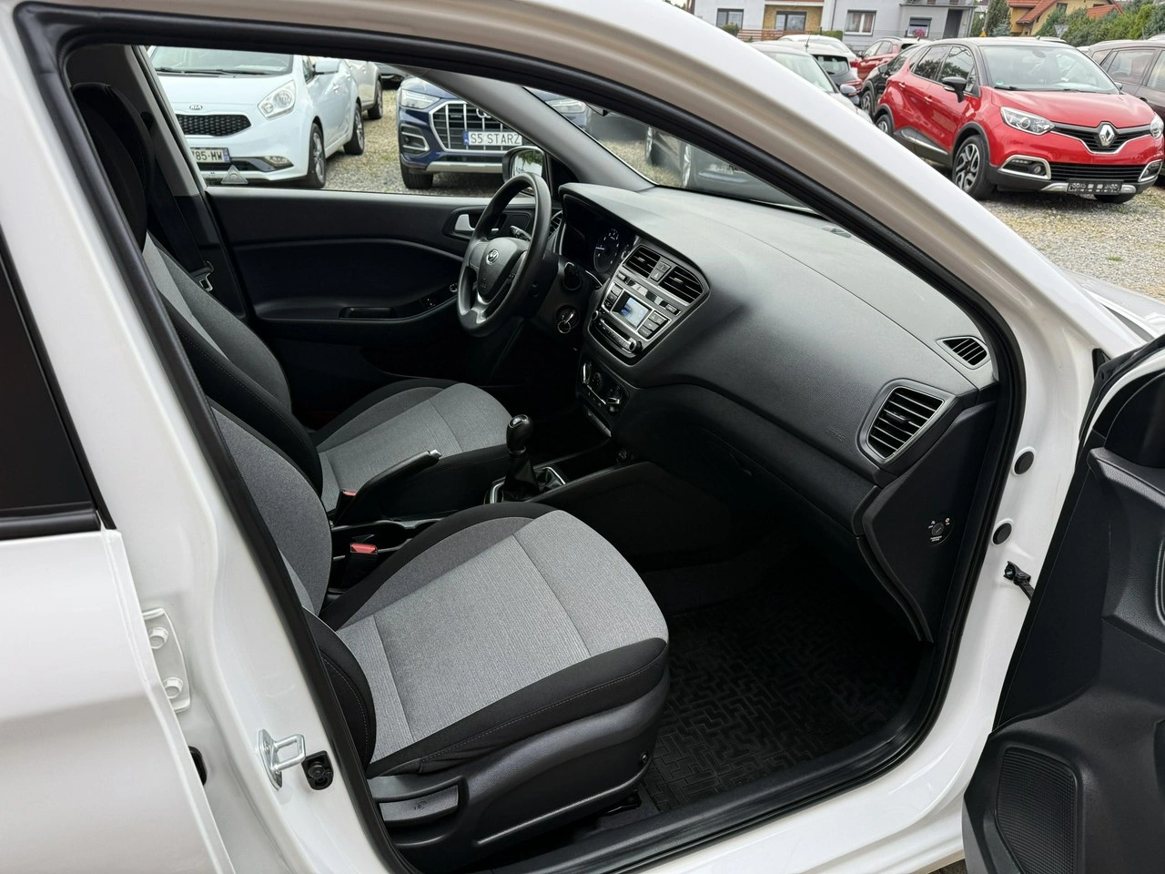 Hyundai i20 - Zdjęcie 20