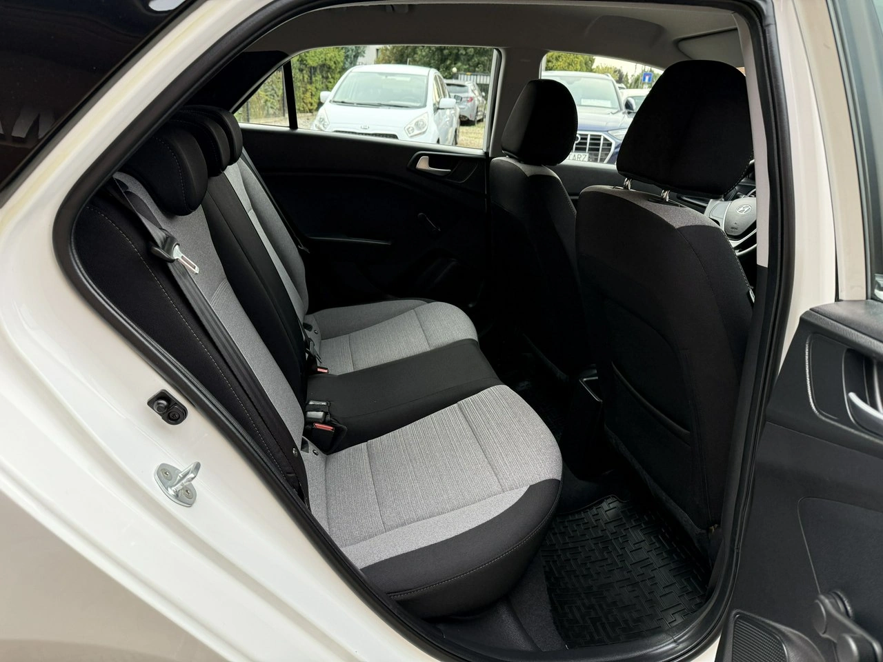 Hyundai i20 - Zdjęcie 21