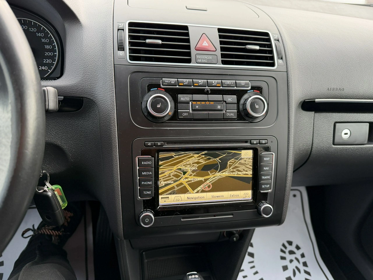 Volkswagen Touran - Zdjęcie 22