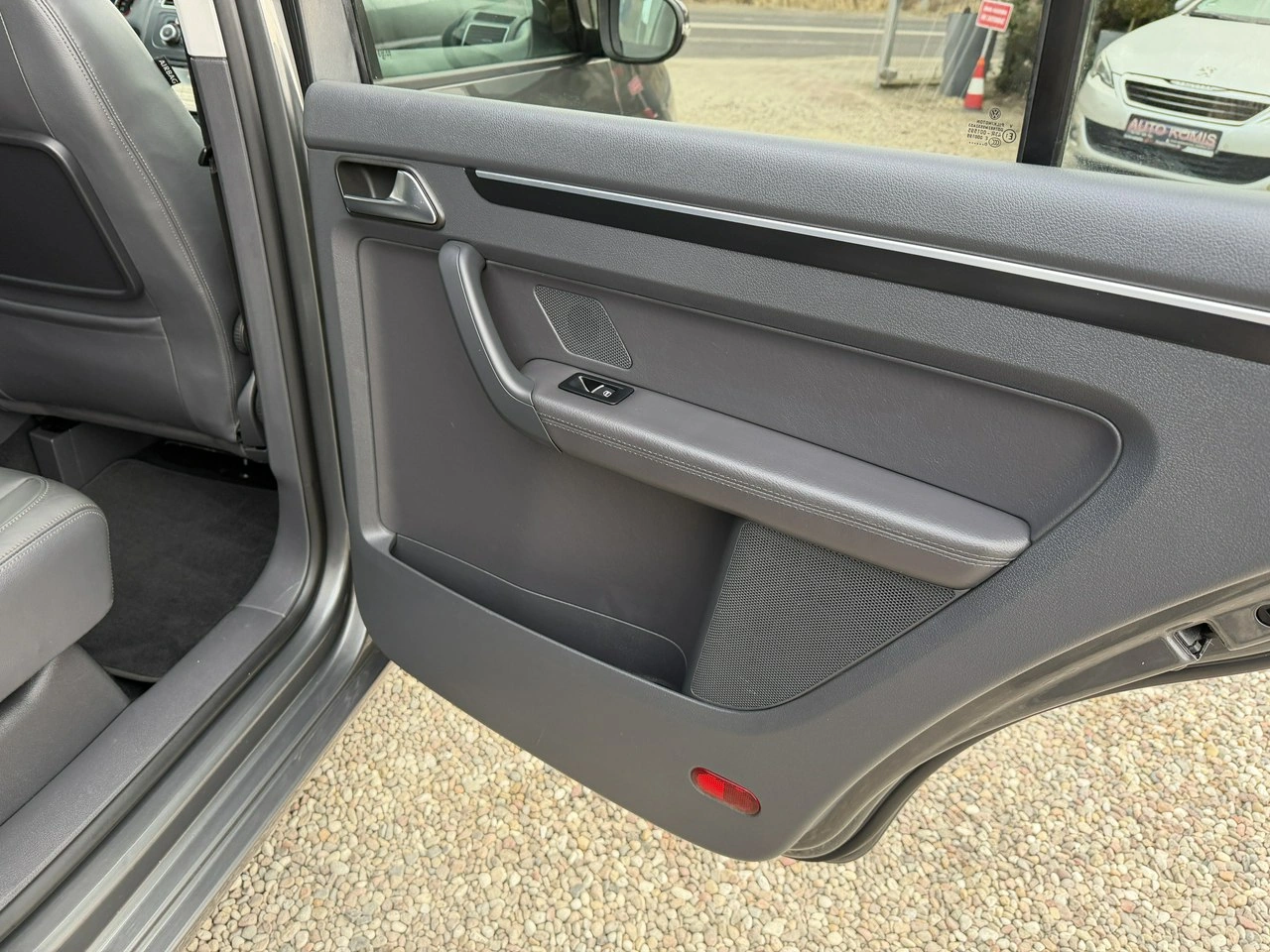 Volkswagen Touran - Zdjęcie 37