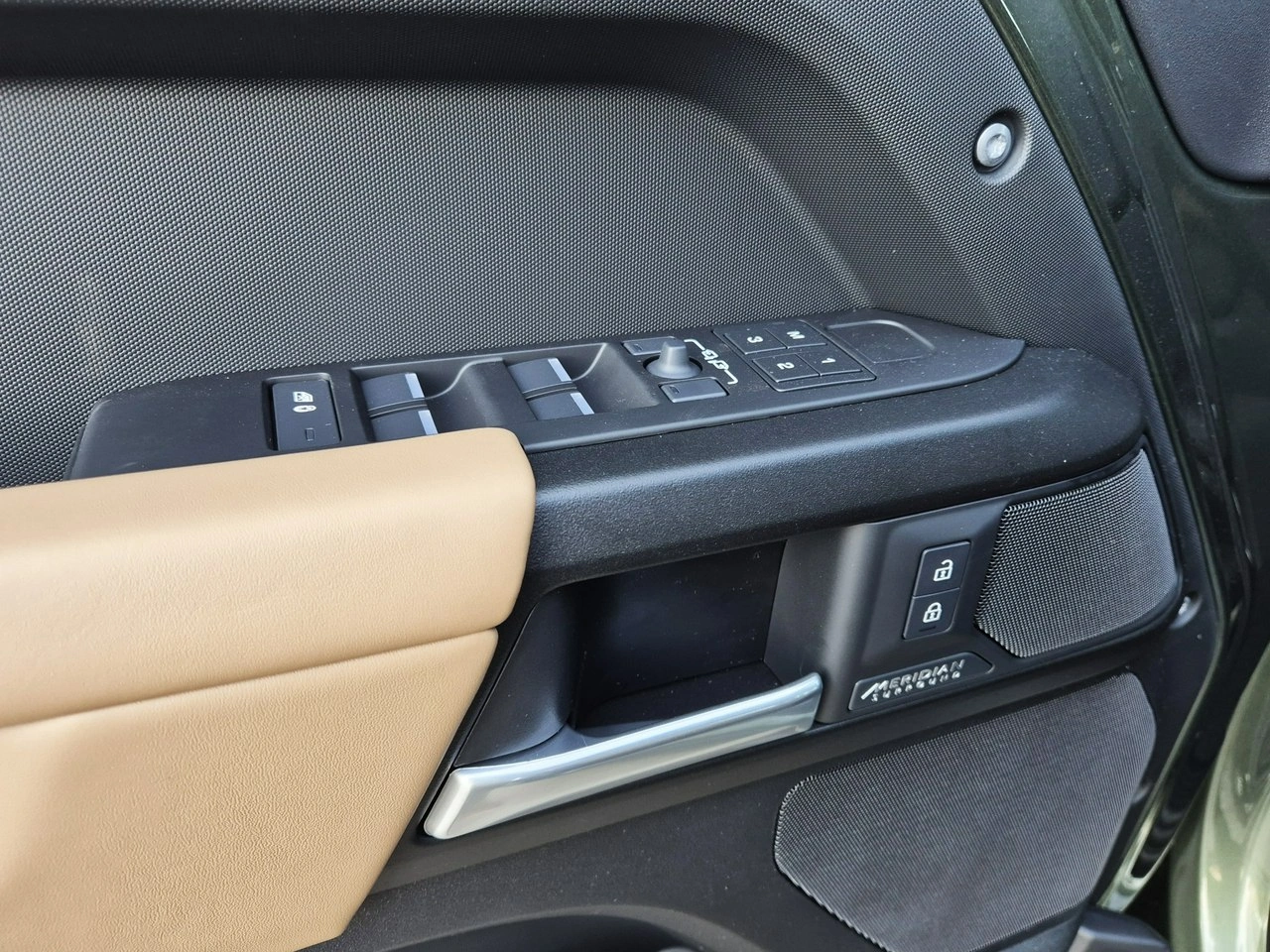 Land Rover Defender - Zdjęcie 19