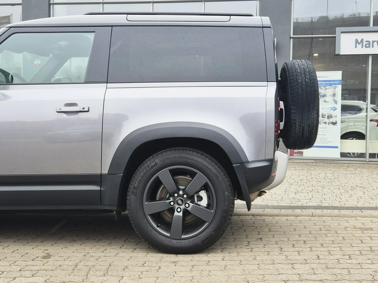 Land Rover Defender - Zdjęcie 9