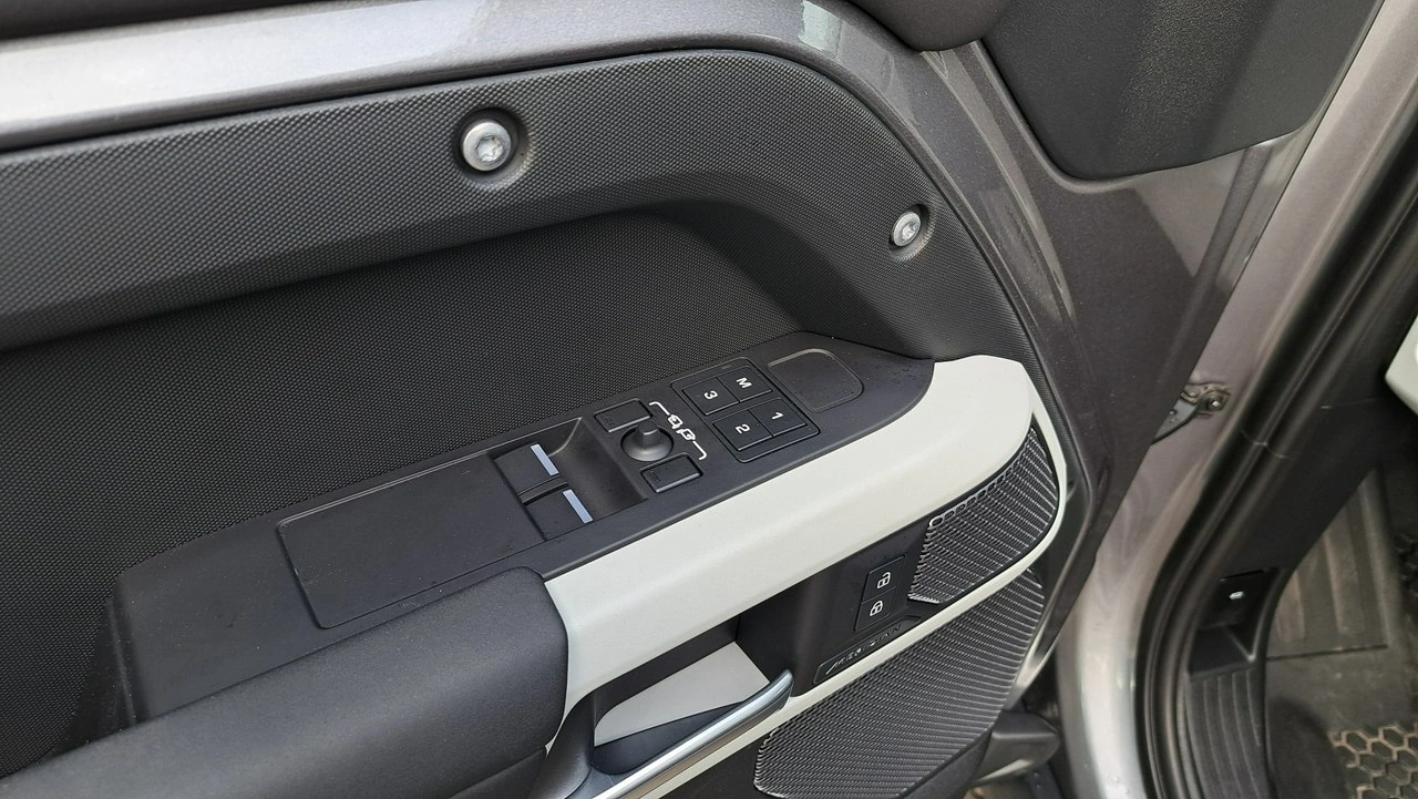 Land Rover Defender - Zdjęcie 14