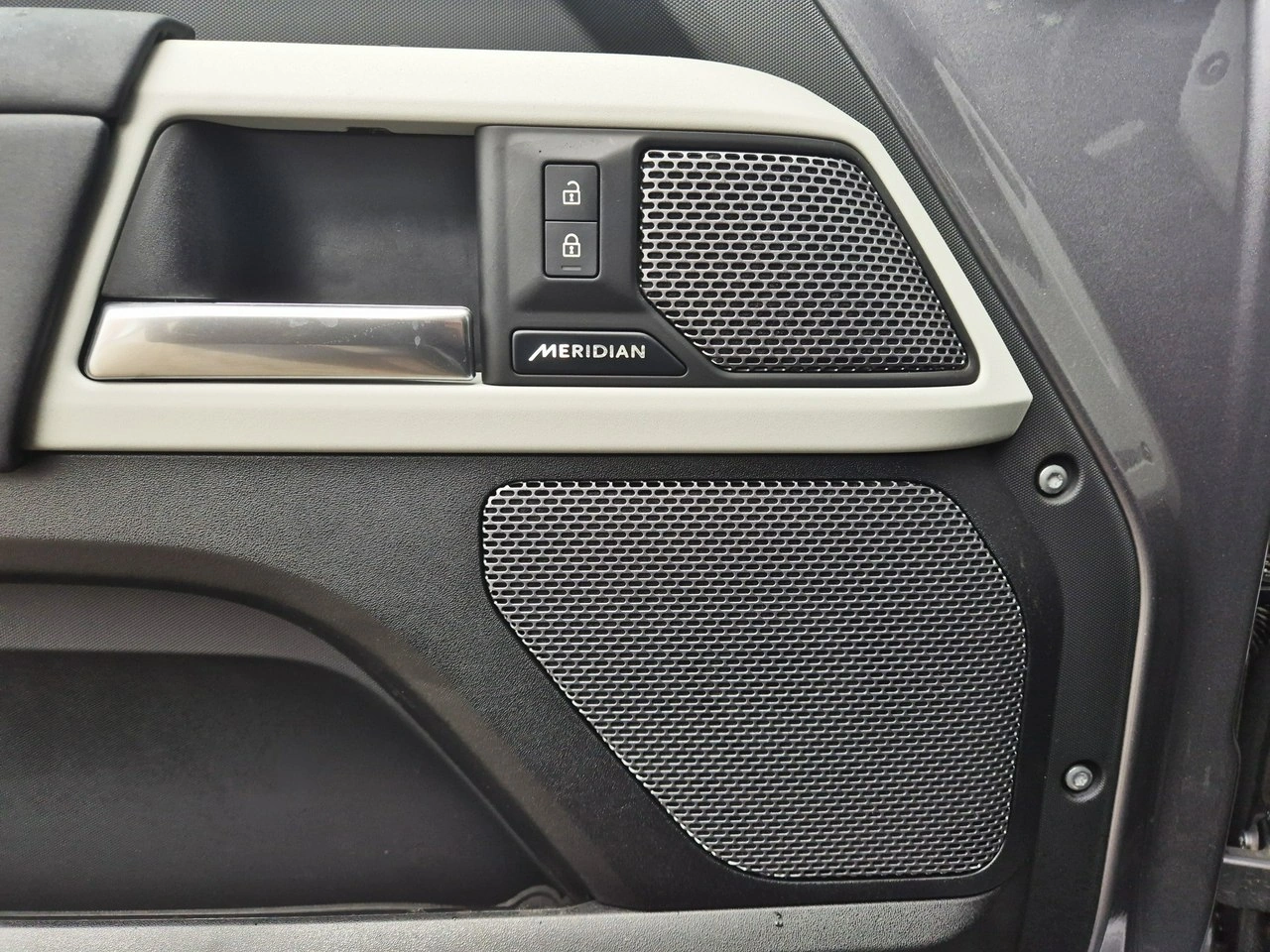 Land Rover Defender - Zdjęcie 21