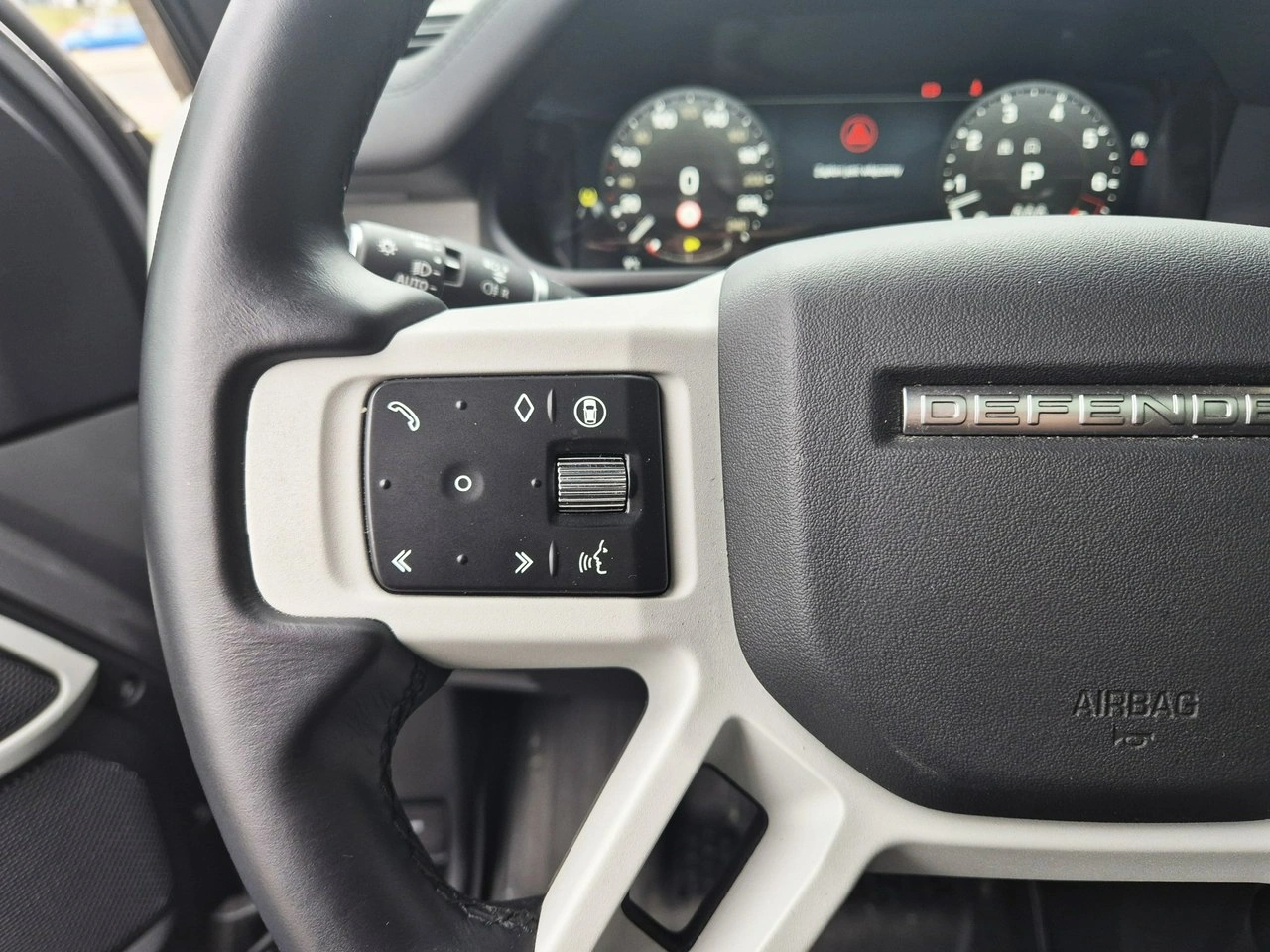 Land Rover Defender - Zdjęcie 24