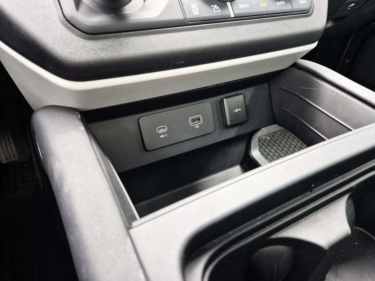 Land Rover Defender - Zdjęcie 31