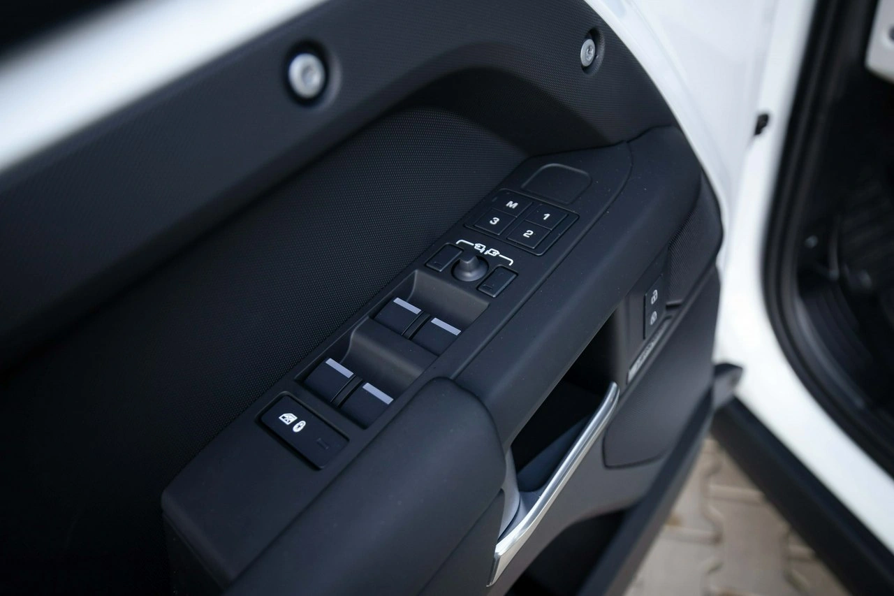 Land Rover Defender - Zdjęcie 11