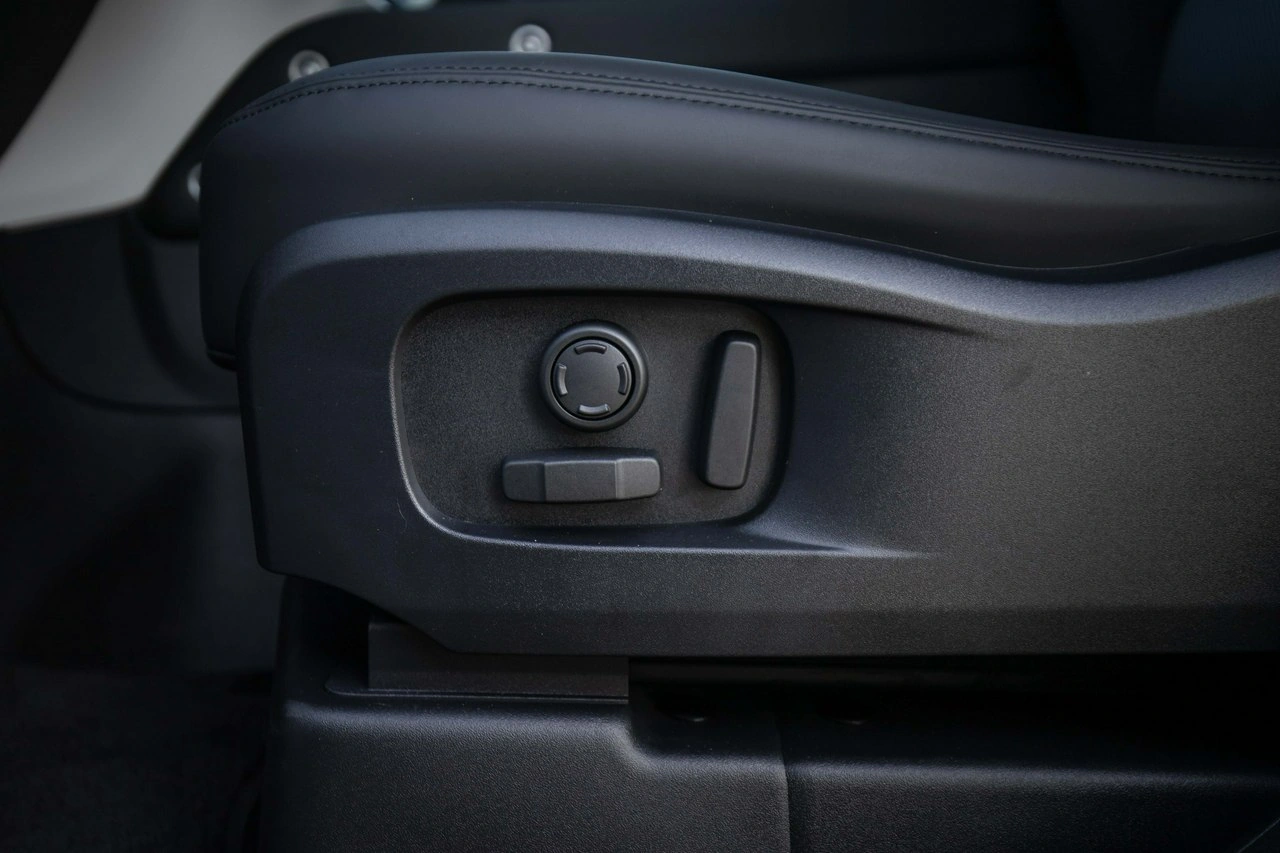 Land Rover Defender - Zdjęcie 12