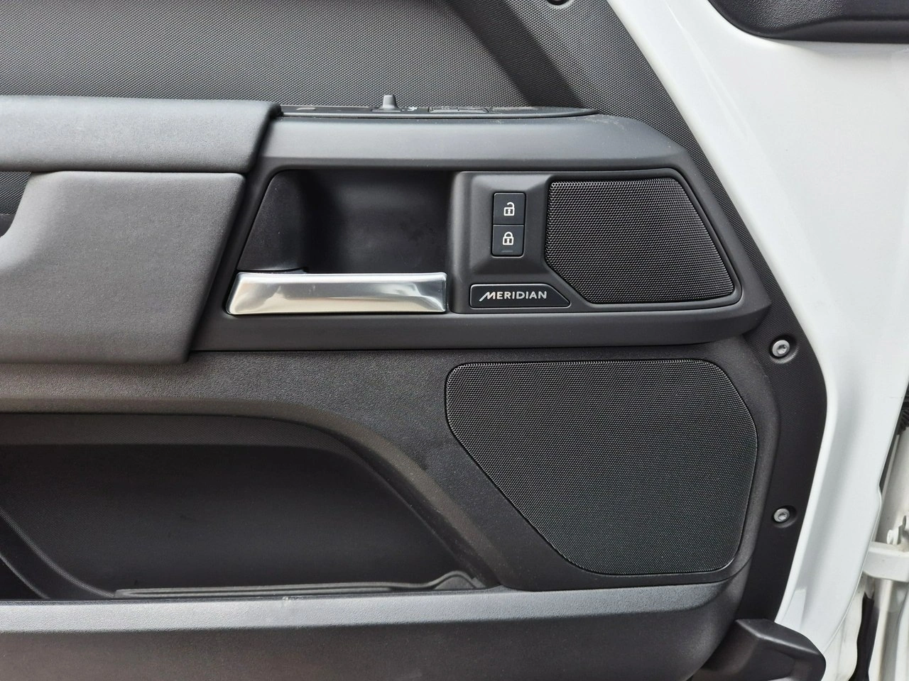 Land Rover Defender - Zdjęcie 16