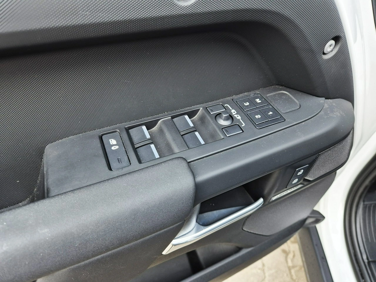 Land Rover Defender - Zdjęcie 17