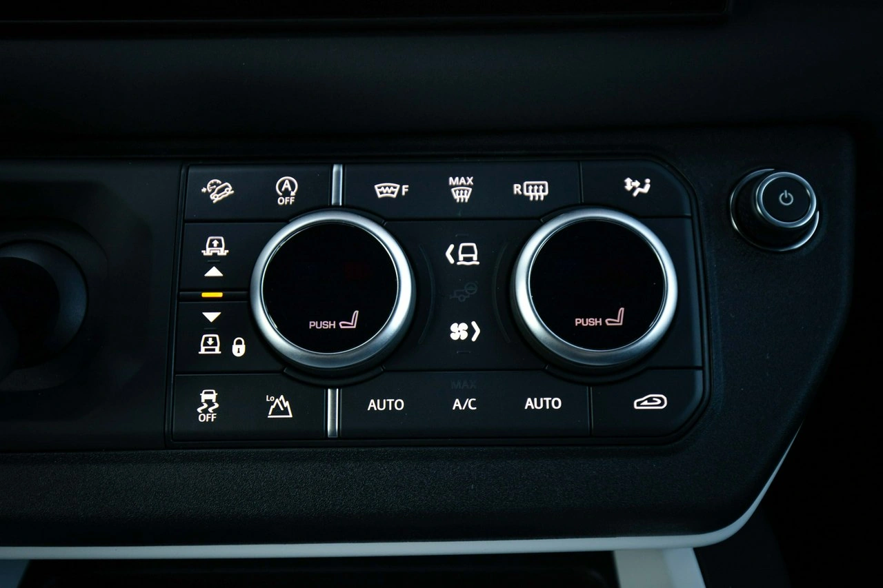 Land Rover Defender - Zdjęcie 23