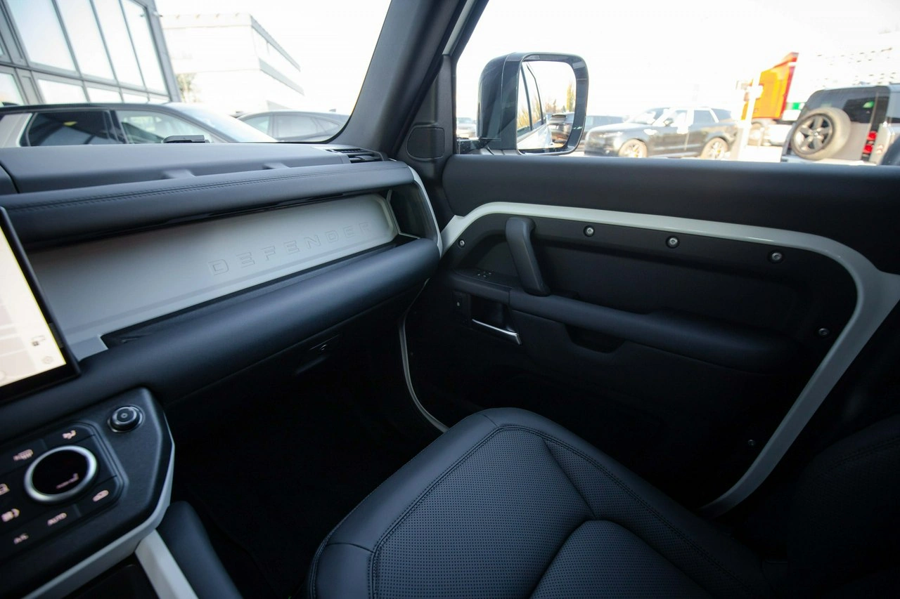 Land Rover Defender - Zdjęcie 25