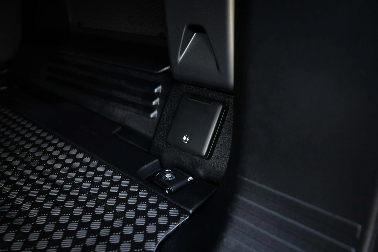 Land Rover Defender - Zdjęcie 28