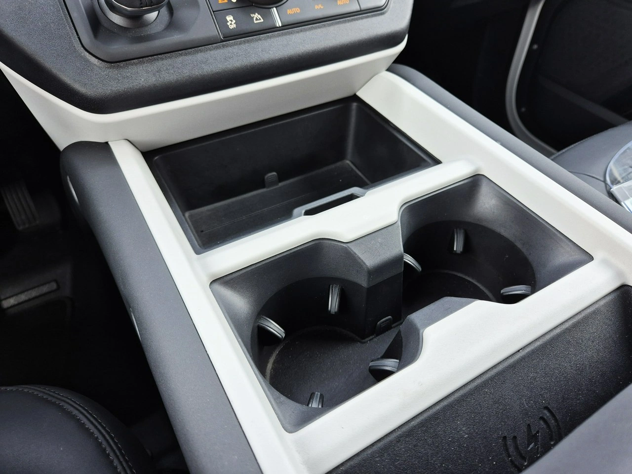 Land Rover Defender - Zdjęcie 47