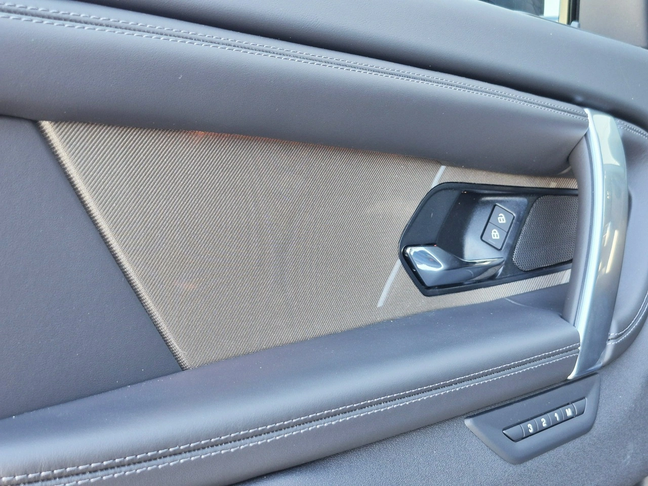 Land Rover Discovery Sport - Zdjęcie 18