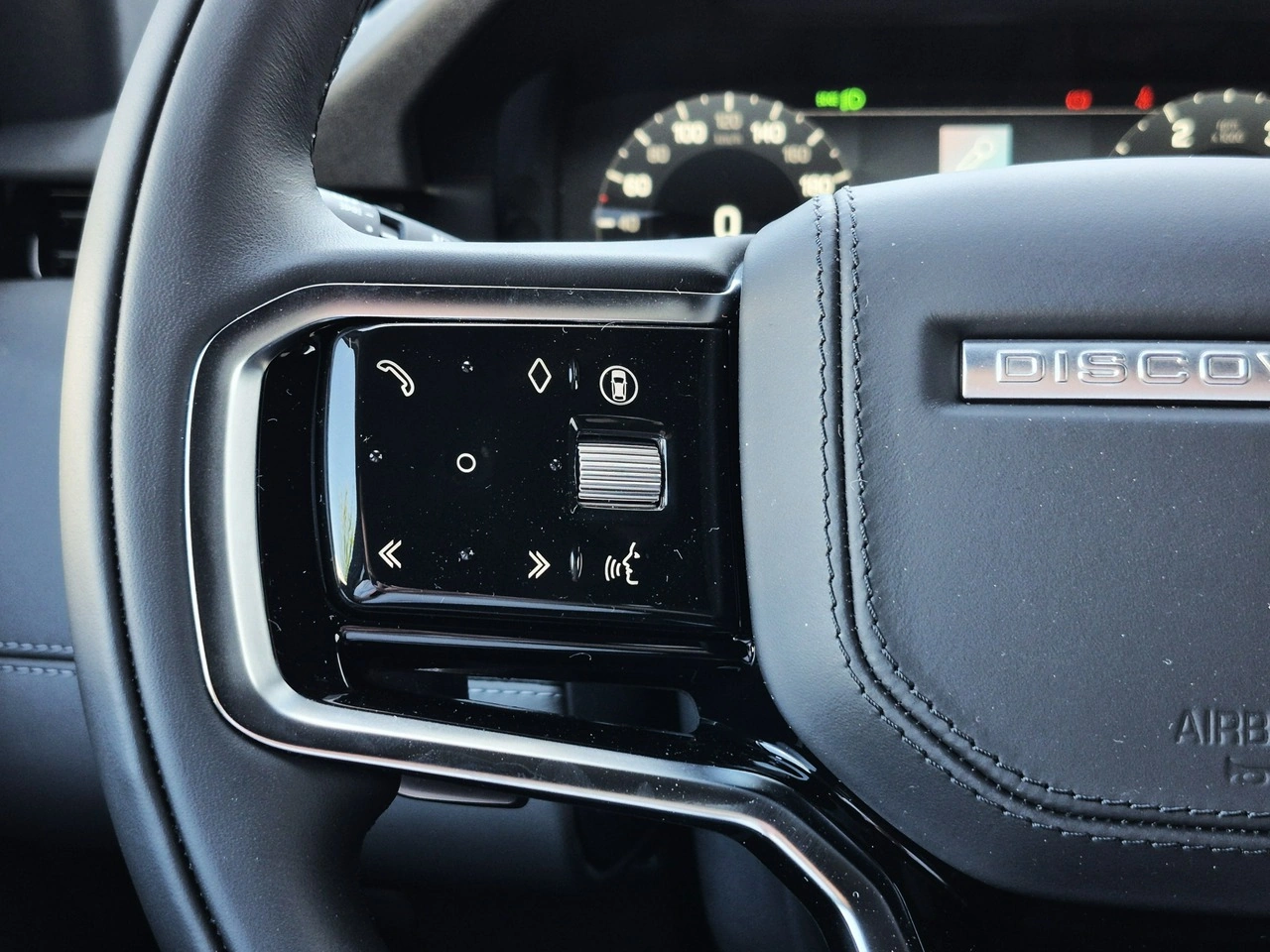 Land Rover Discovery Sport - Zdjęcie 28