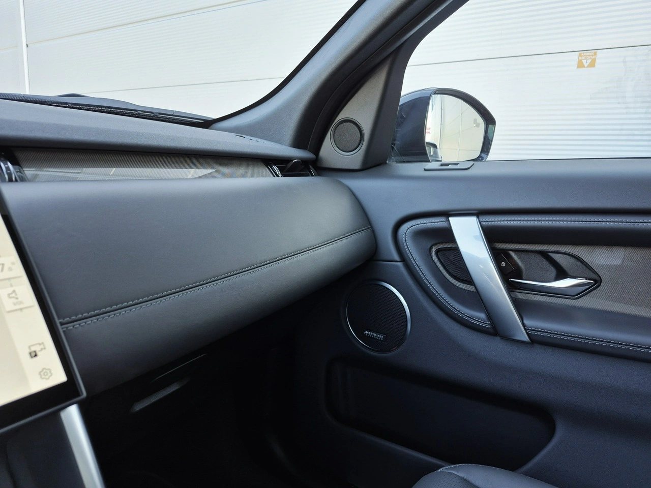 Land Rover Discovery Sport - Zdjęcie 33