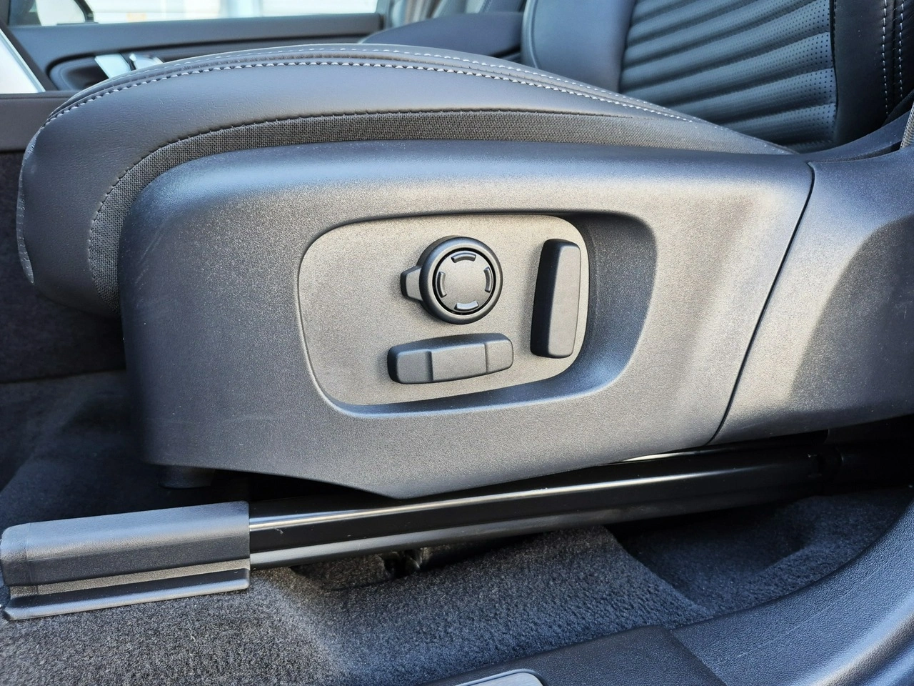 Land Rover Discovery Sport - Zdjęcie 37