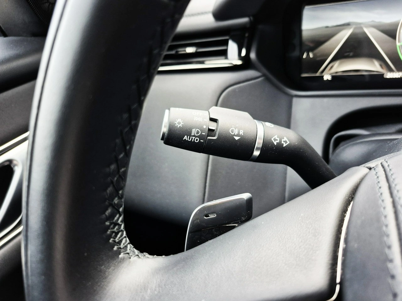 Land Rover Range Rover Velar - Zdjęcie 32