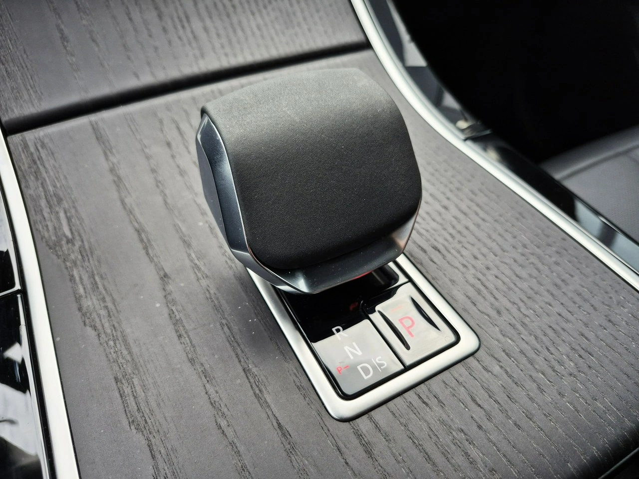 Land Rover Range Rover Velar - Zdjęcie 35