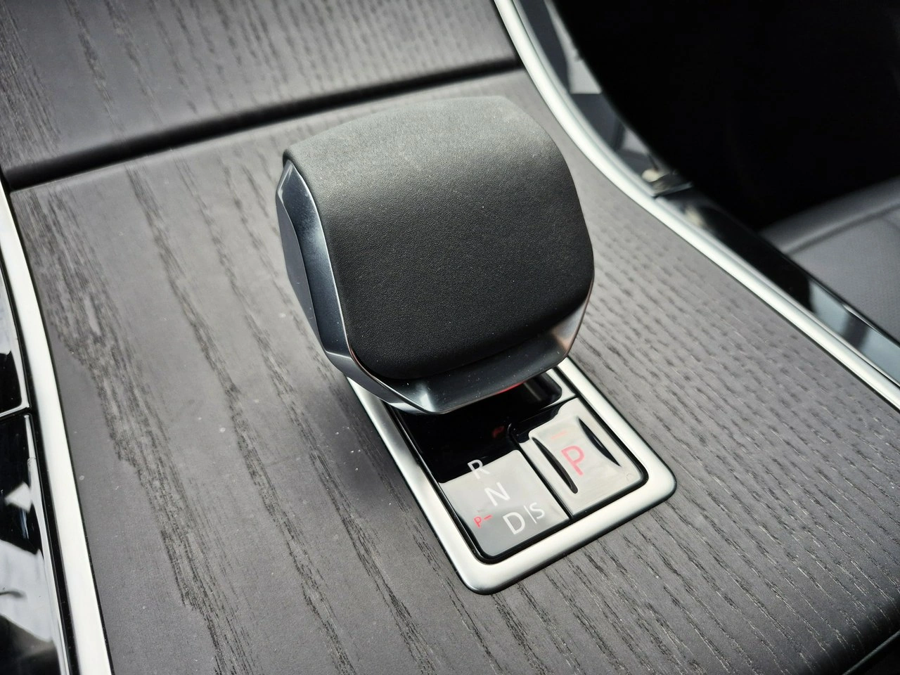 Land Rover Range Rover Velar - Zdjęcie 35