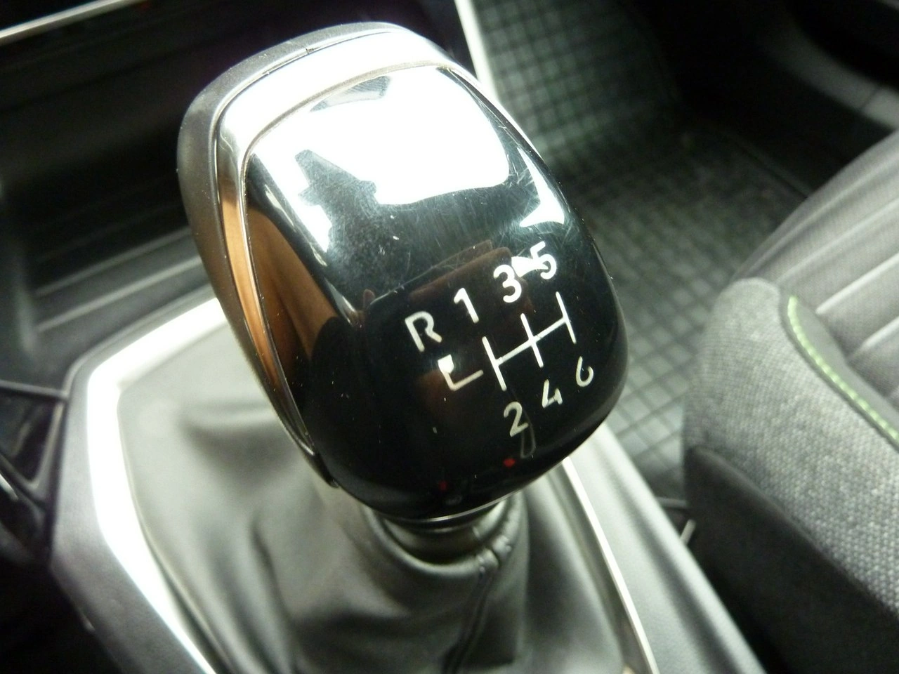 Peugeot 2008 - Zdjęcie 33