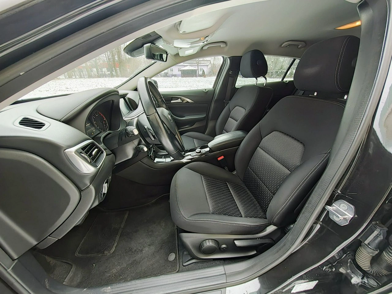 Infiniti Q30 - Zdjęcie 13