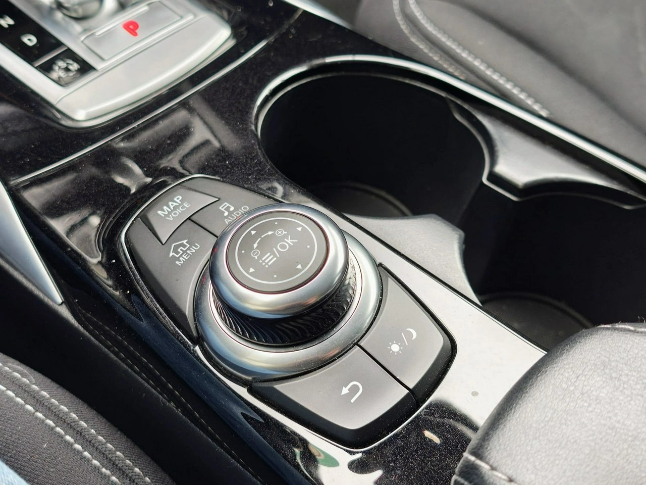 Infiniti Q30 - Zdjęcie 24