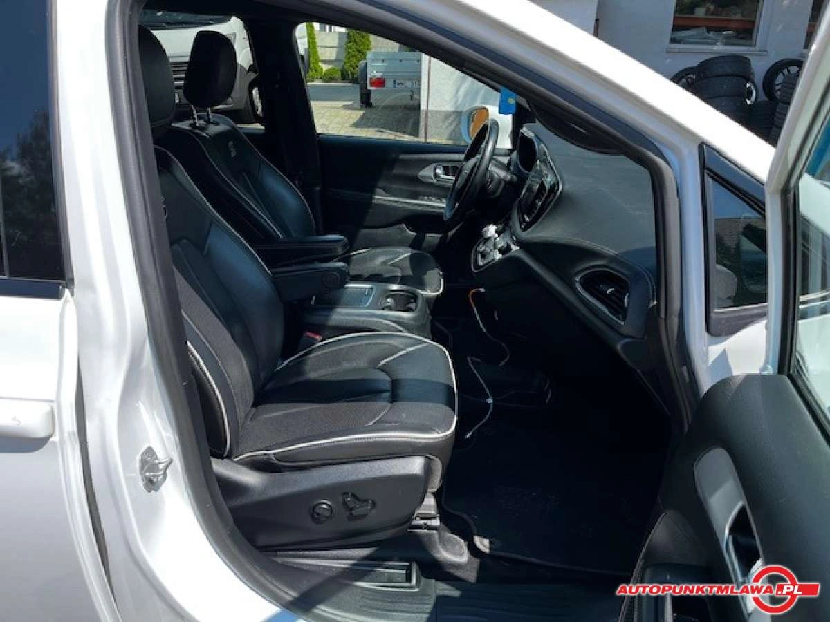Chrysler Pacifica - Zdjęcie 13