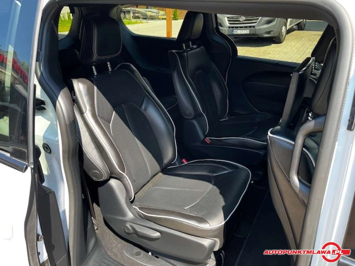 Chrysler Pacifica - Zdjęcie 16