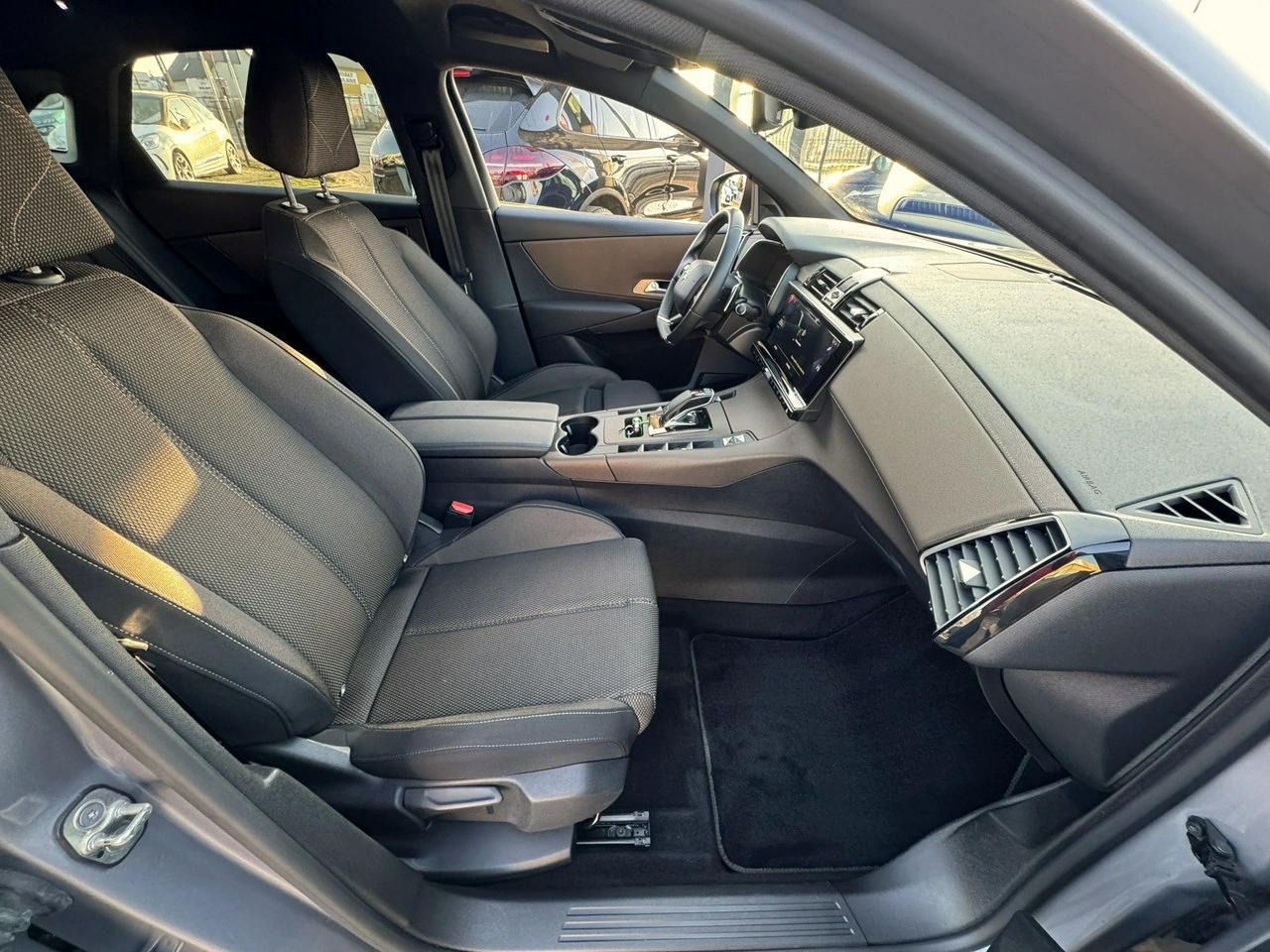 DS Automobiles DS 7 Crossback - Zdjęcie 22