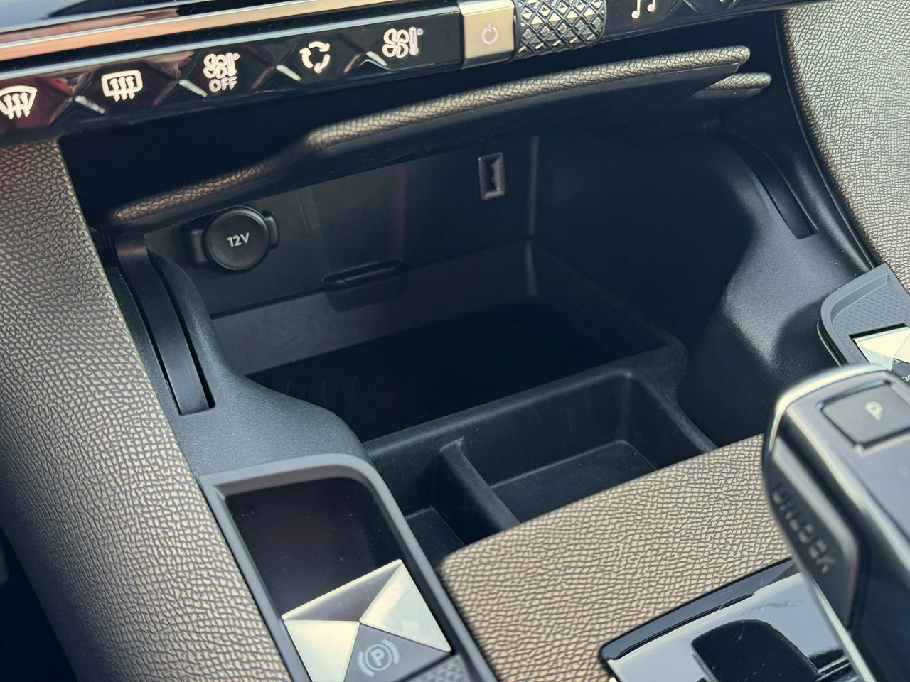 DS Automobiles DS 7 Crossback - Zdjęcie 33