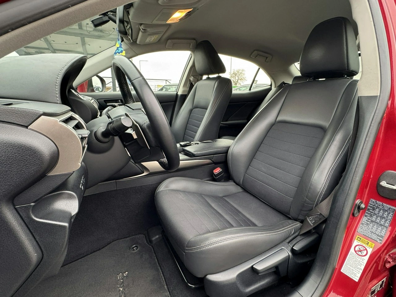 Lexus IS - Zdjęcie 13