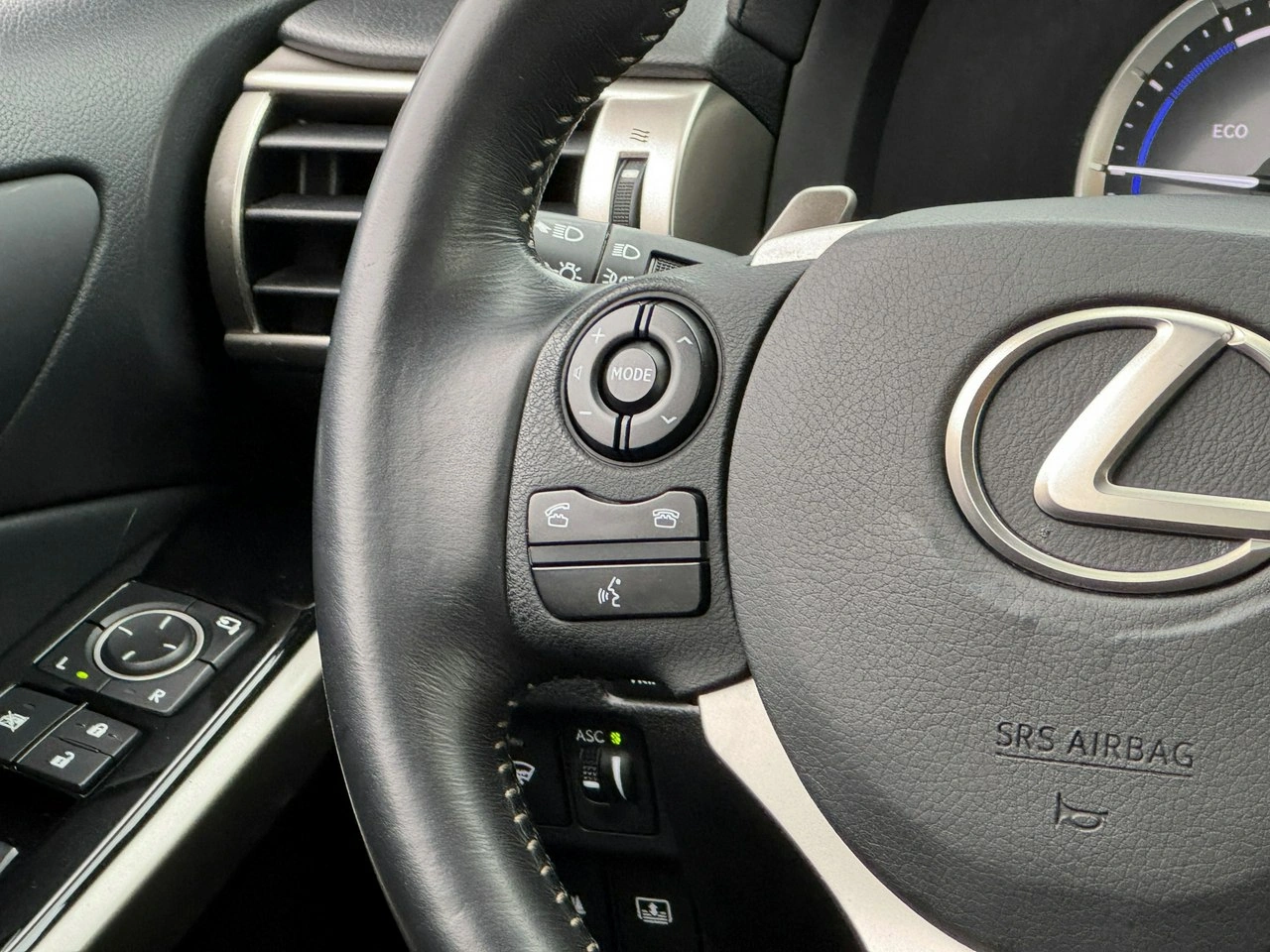 Lexus IS - Zdjęcie 20