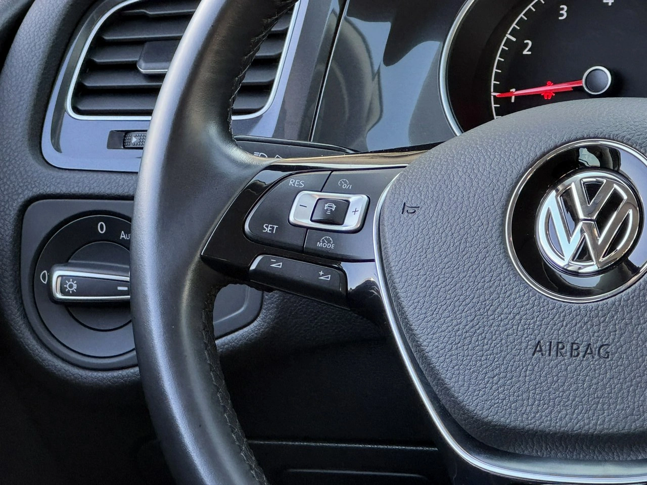 Volkswagen Golf - Zdjęcie 26